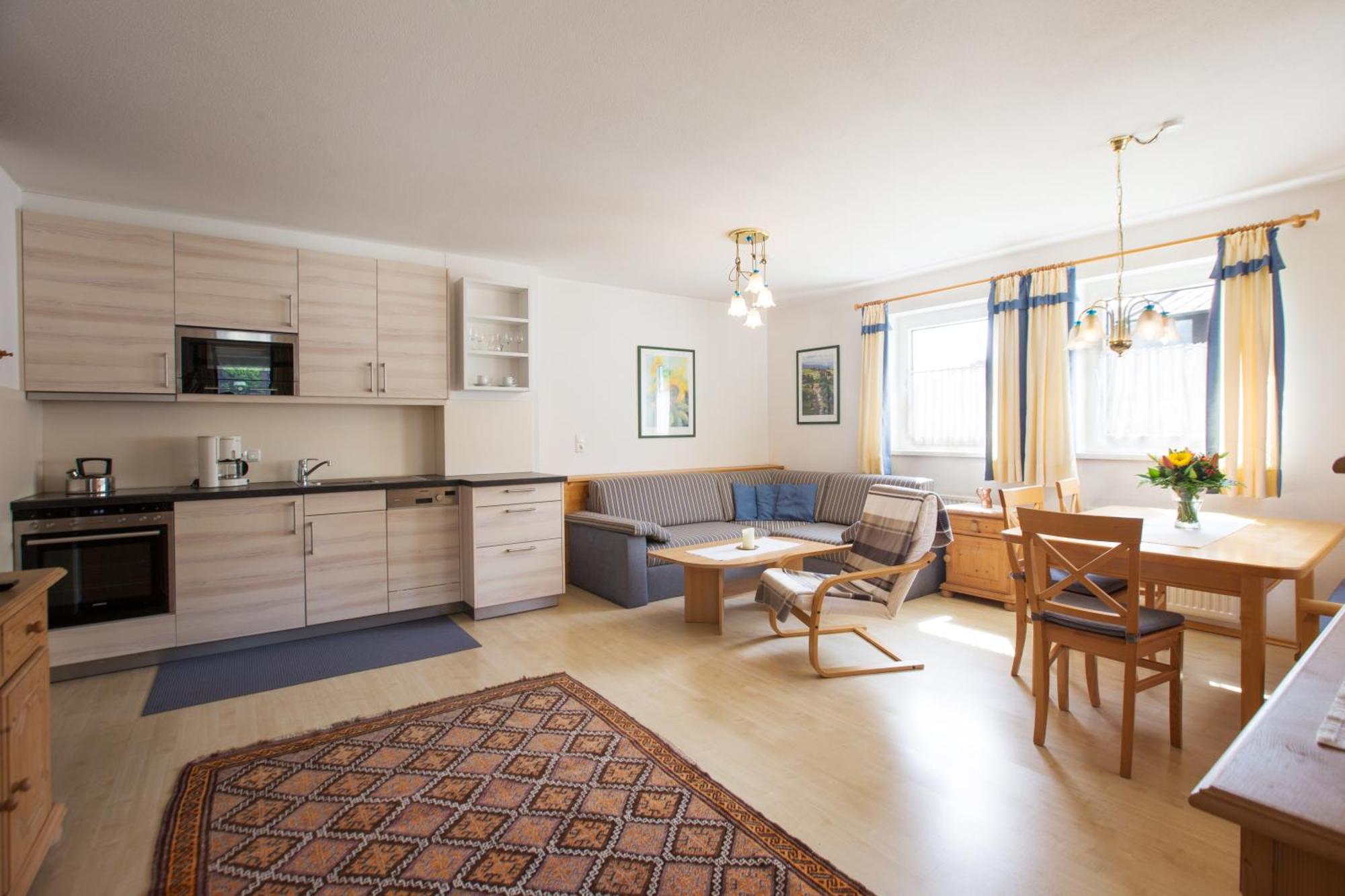 Apartmenthaus Brixen & Haus Central Brixen im Thale Ruang foto