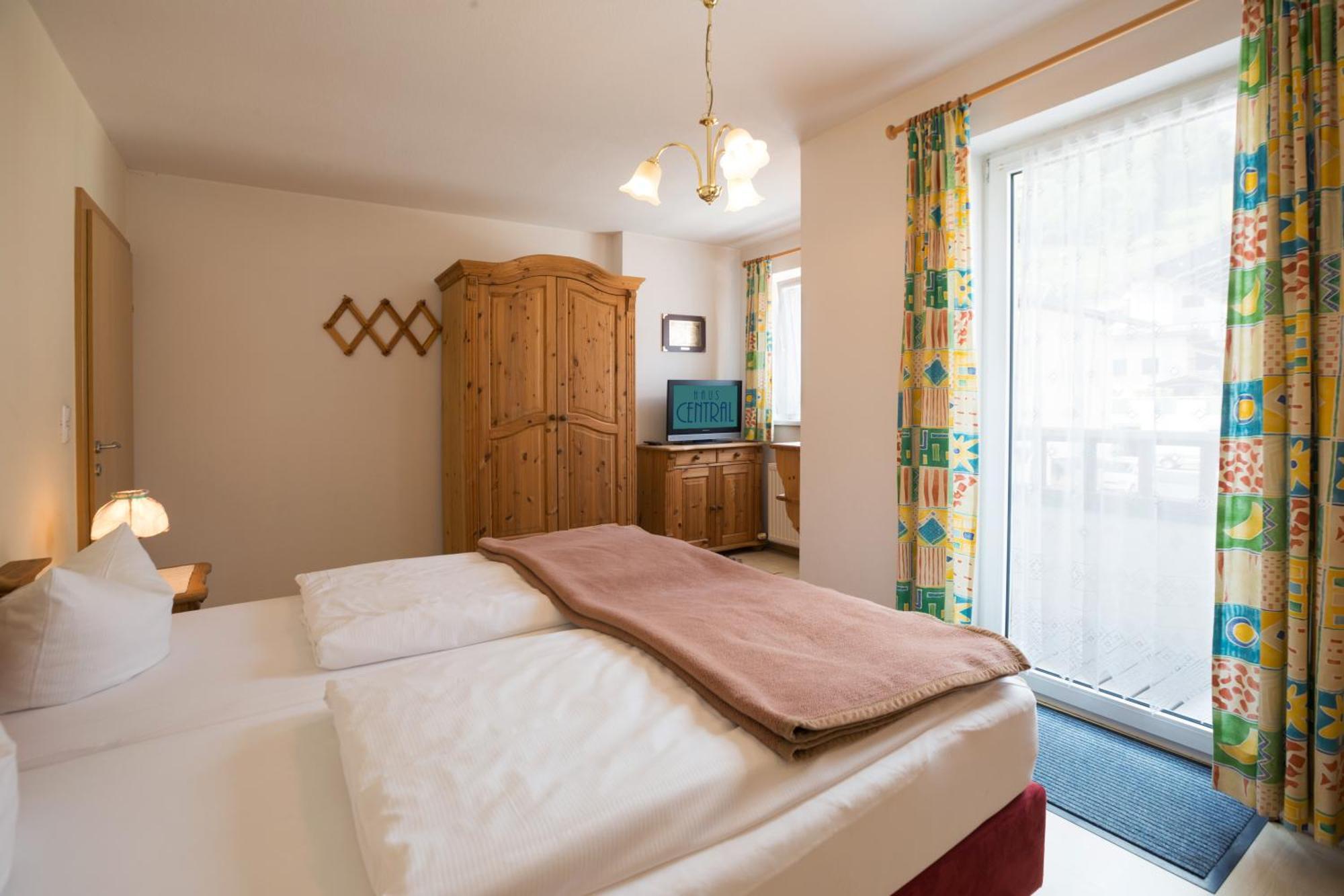 Apartmenthaus Brixen & Haus Central Brixen im Thale Ruang foto