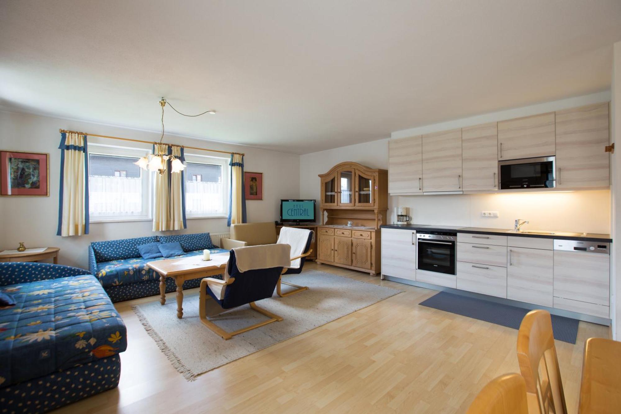 Apartmenthaus Brixen & Haus Central Brixen im Thale Ruang foto