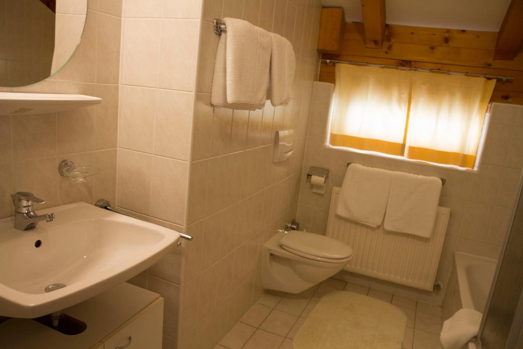 Apartmenthaus Brixen & Haus Central Brixen im Thale Bagian luar foto